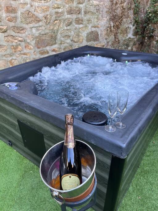 Beau Loft Room Proche Mont Saint Michel Jaccuzi Illimite En Plein Centre Avranches Esterno foto